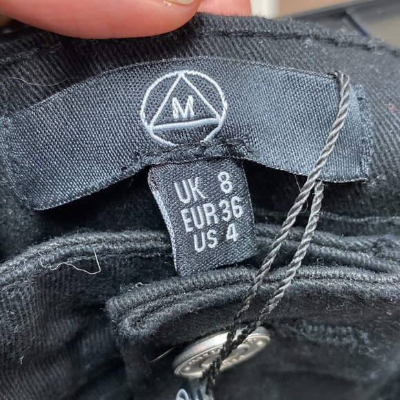 Missguided black jean shorts NWT woman’s size 4 - Picture 3 of 5